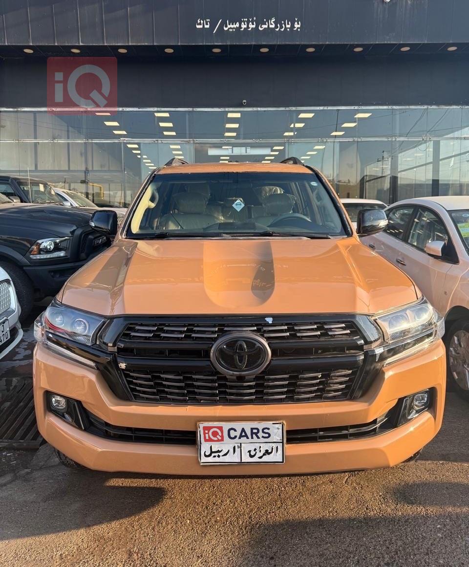 تۆیۆتا لاند کروزەر